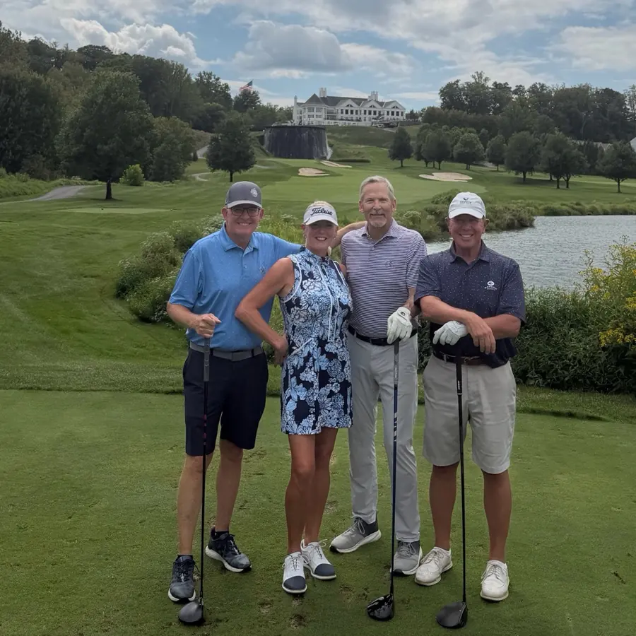 Four Thousand Greens golfers enjoying a round together